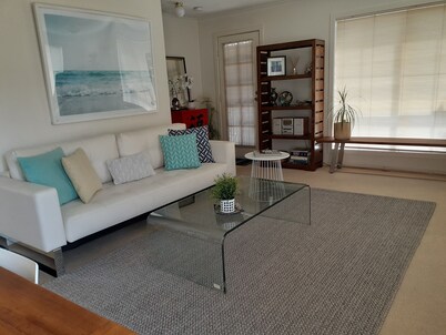 Central Geelong Townhouse / Long stays available