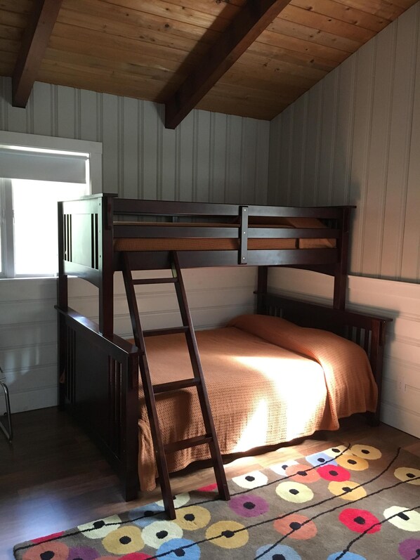 Bedroom 2 - Secluded Waterfront Home with Dramatic Pond Views (Plymouth)