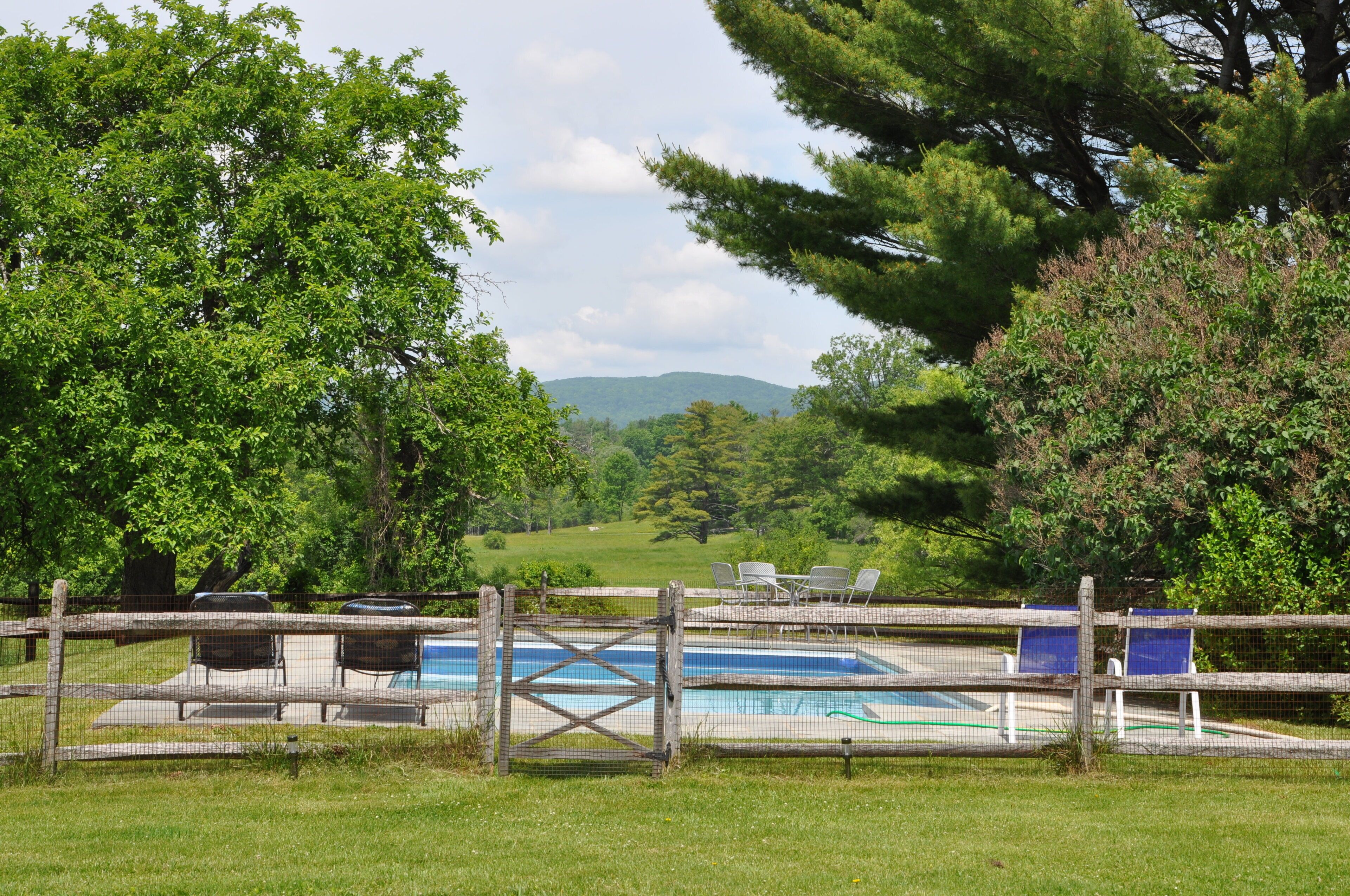 Summer House with Pool and Views