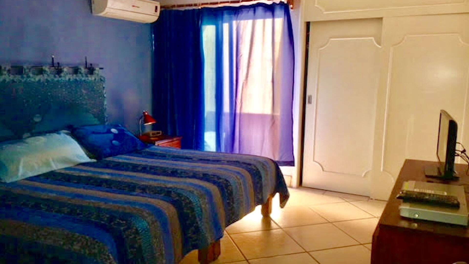 SPECTACULAR VIEWS!  Oceanfront condo with all you need for your vacations!