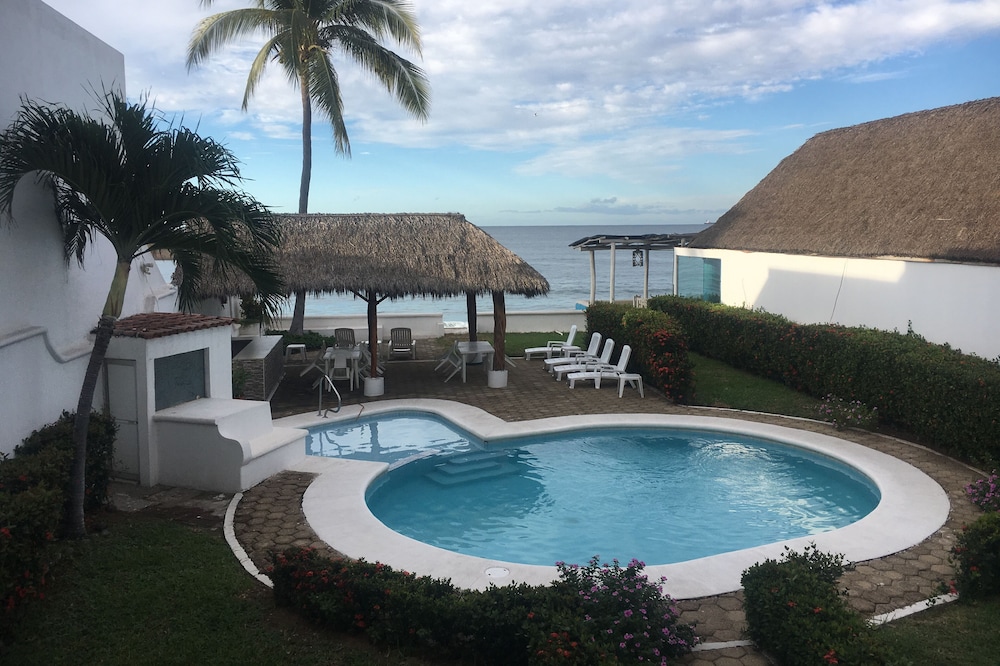 SPECTACULAR VIEWS! Oceanfront condo with all you need for your vacations!