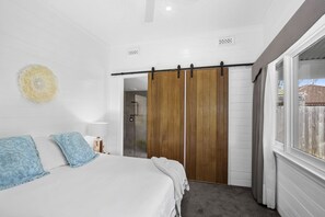 4 Schlafzimmer, Bügeleisen/Bügelbrett, kostenloses WLAN, Bettwäsche