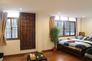 3 bedrooms, internet - 3min from BTS, 3BR, cozy & Fashionable h (Bangkok)