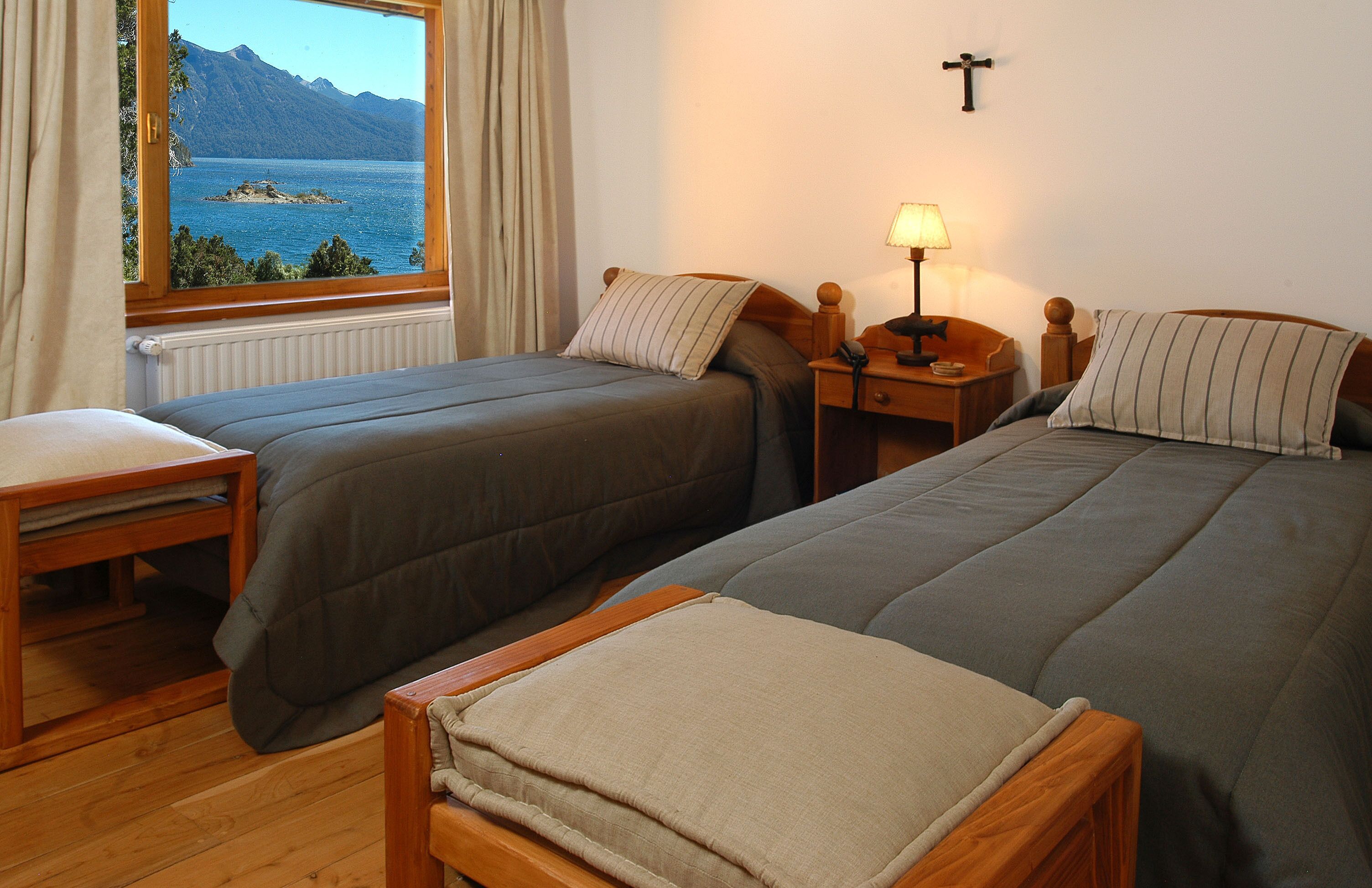 LUXURY LAKESIDE VILLA