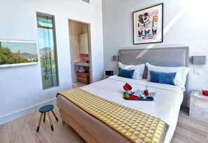4 Schlafzimmer, Zimmersafe, Schreibtisch, Bügeleisen/Bügelbrett