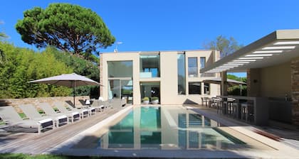 Luxury Contemporary Villa with a unique and quiet location in the village