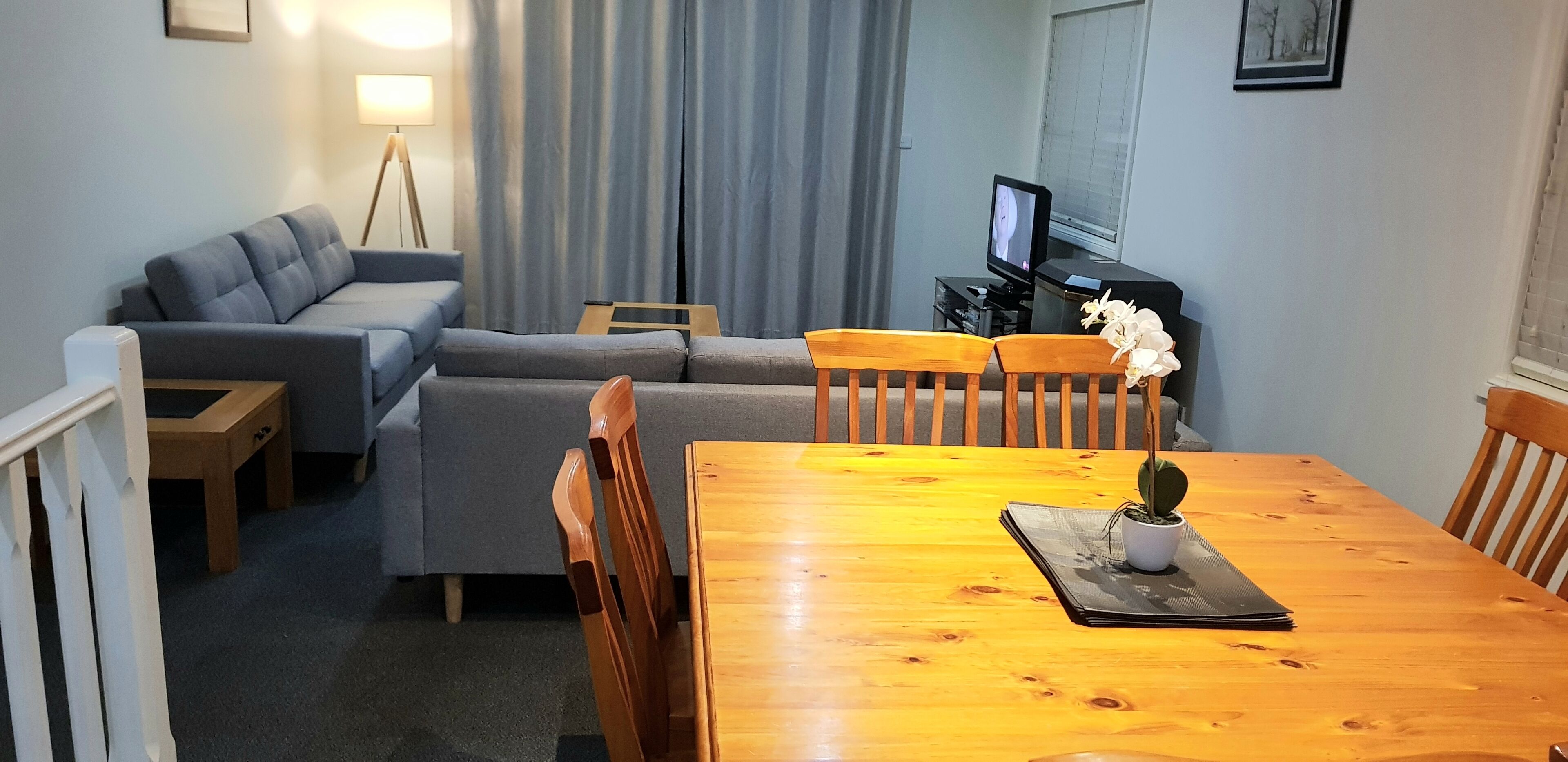 Alaska - Great lake & mountain views — image 18