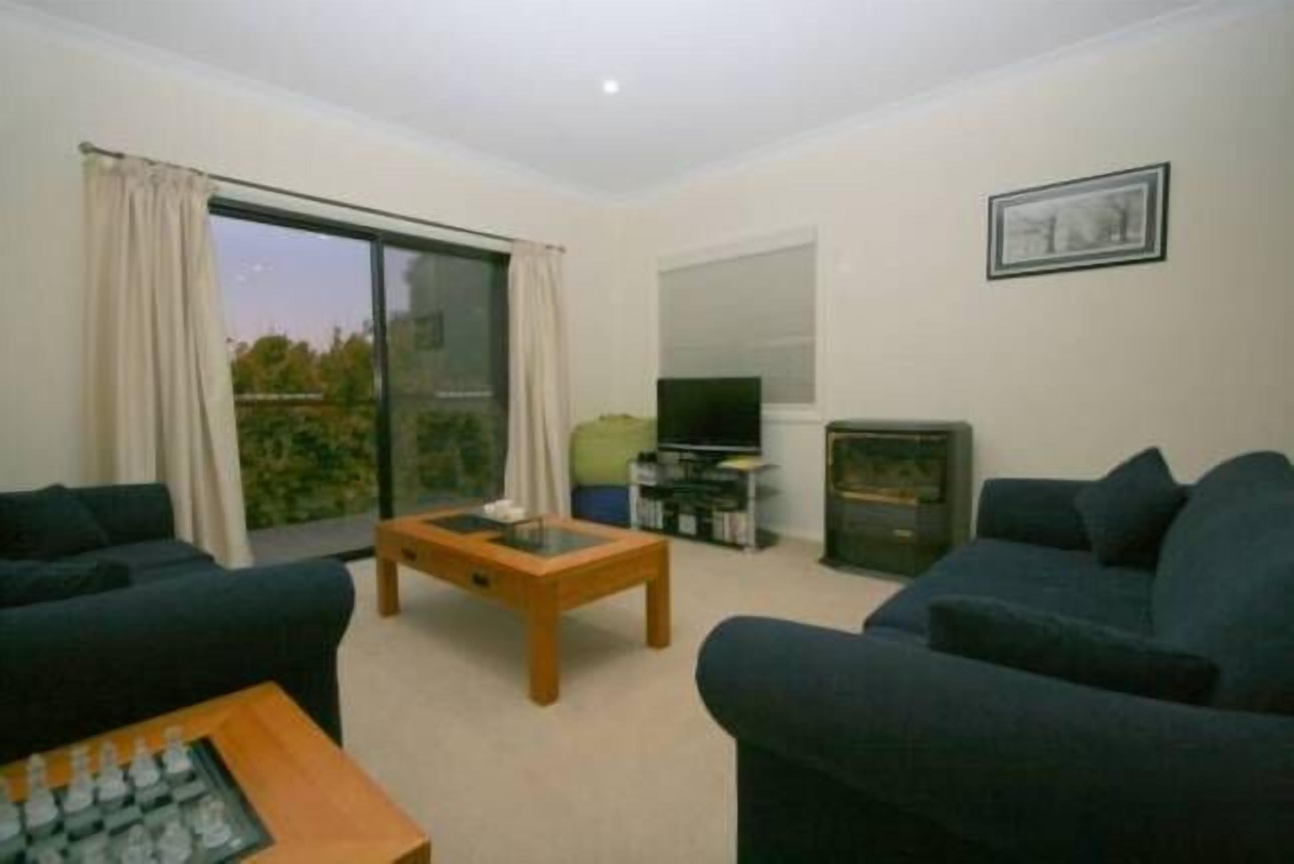 Alaska - Great lake & mountain views — image 5