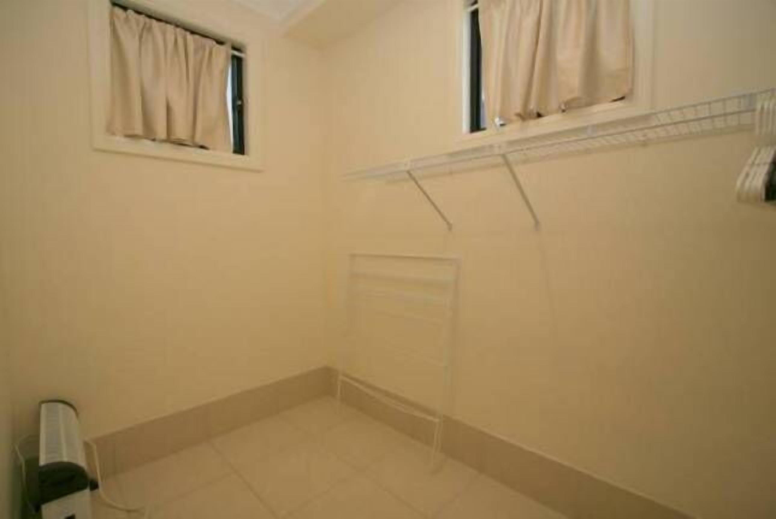 Alaska - Great lake & mountain views — image 2