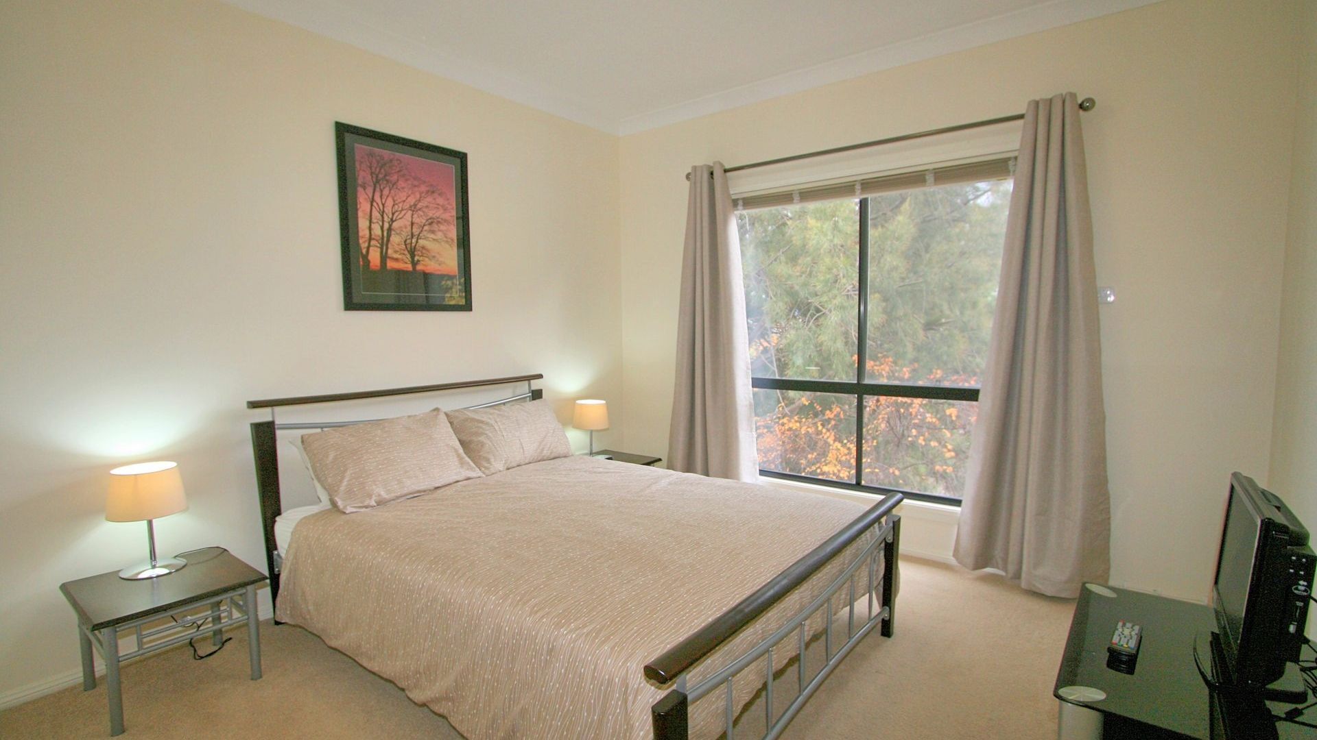 Alaska - Great lake & mountain views — image 8