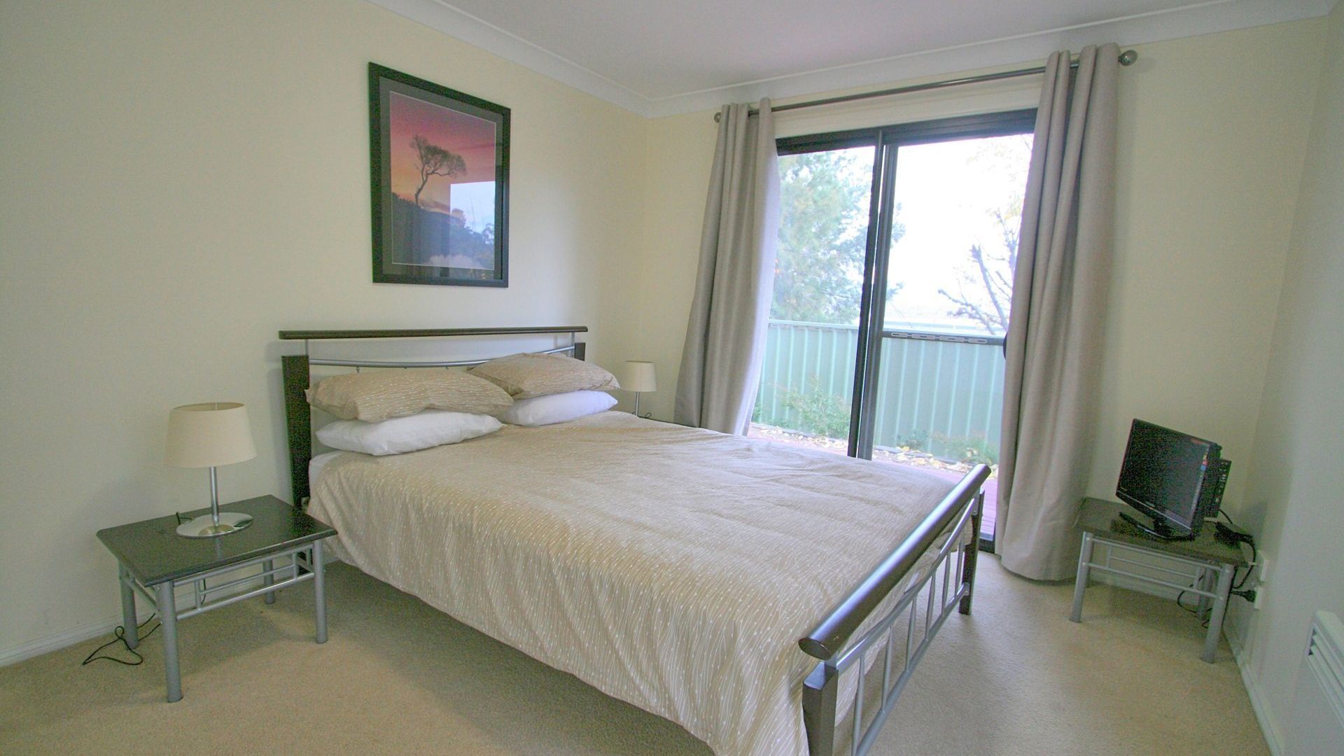 Alaska - Great lake & mountain views — image 10