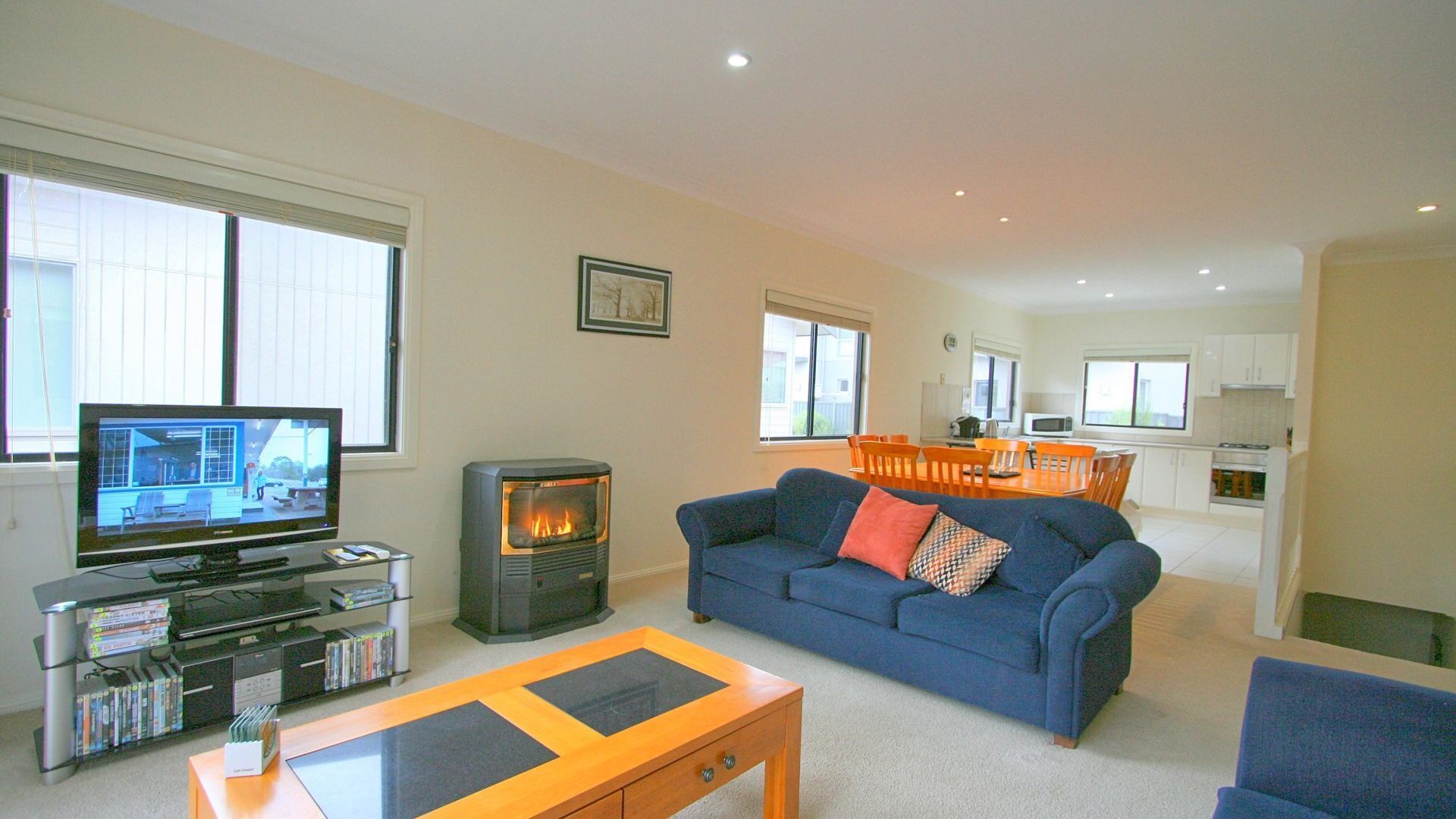 Alaska - Great lake & mountain views — image 14