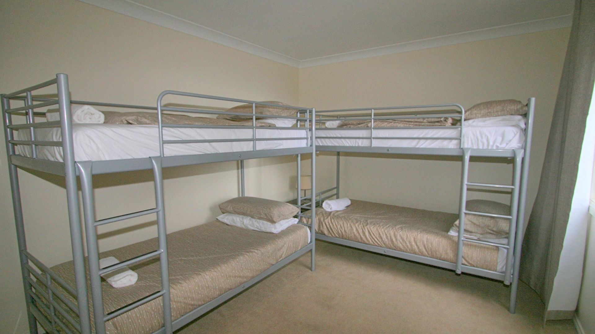 Alaska - Great lake & mountain views — image 11