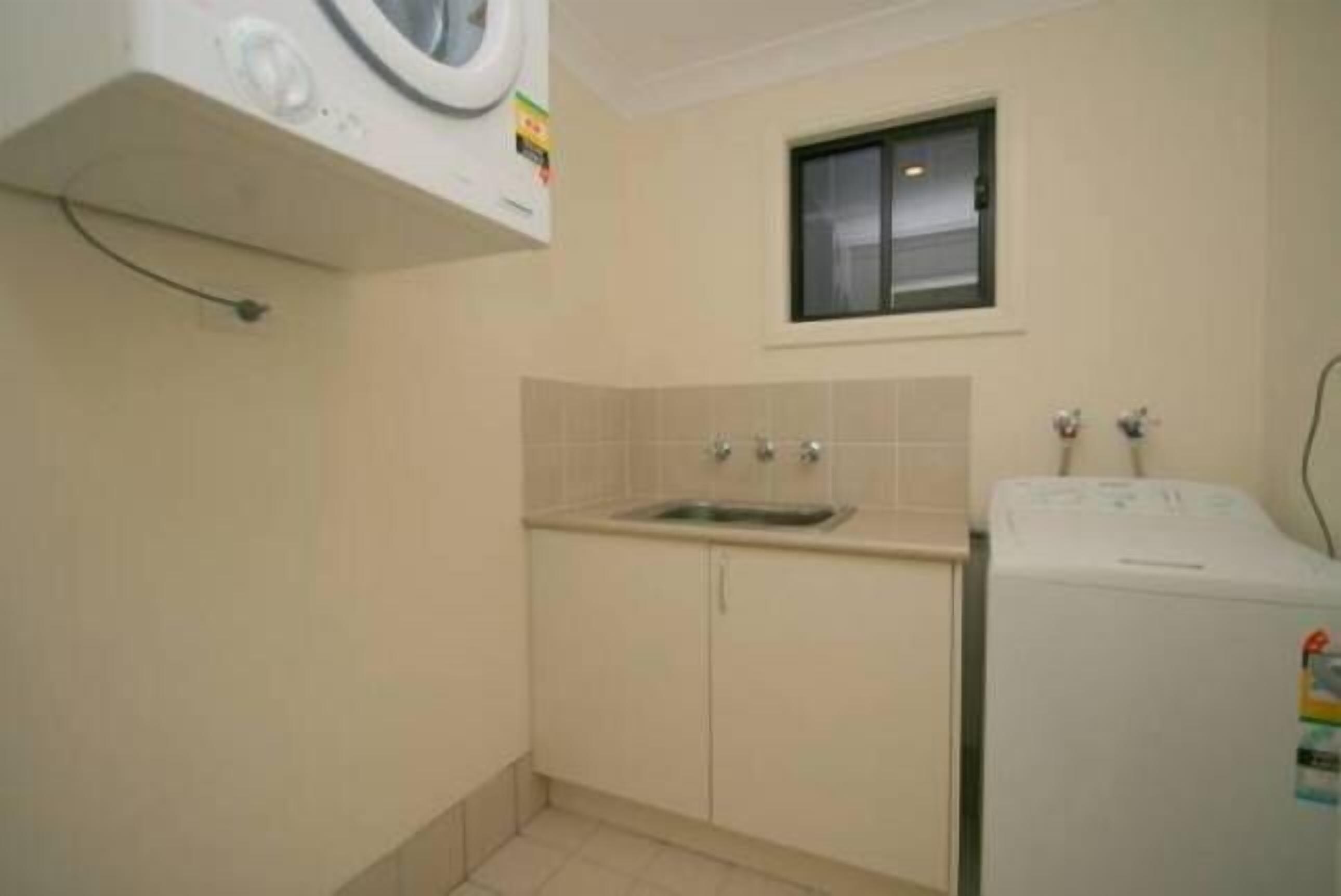 Alaska - Great lake & mountain views — image 12