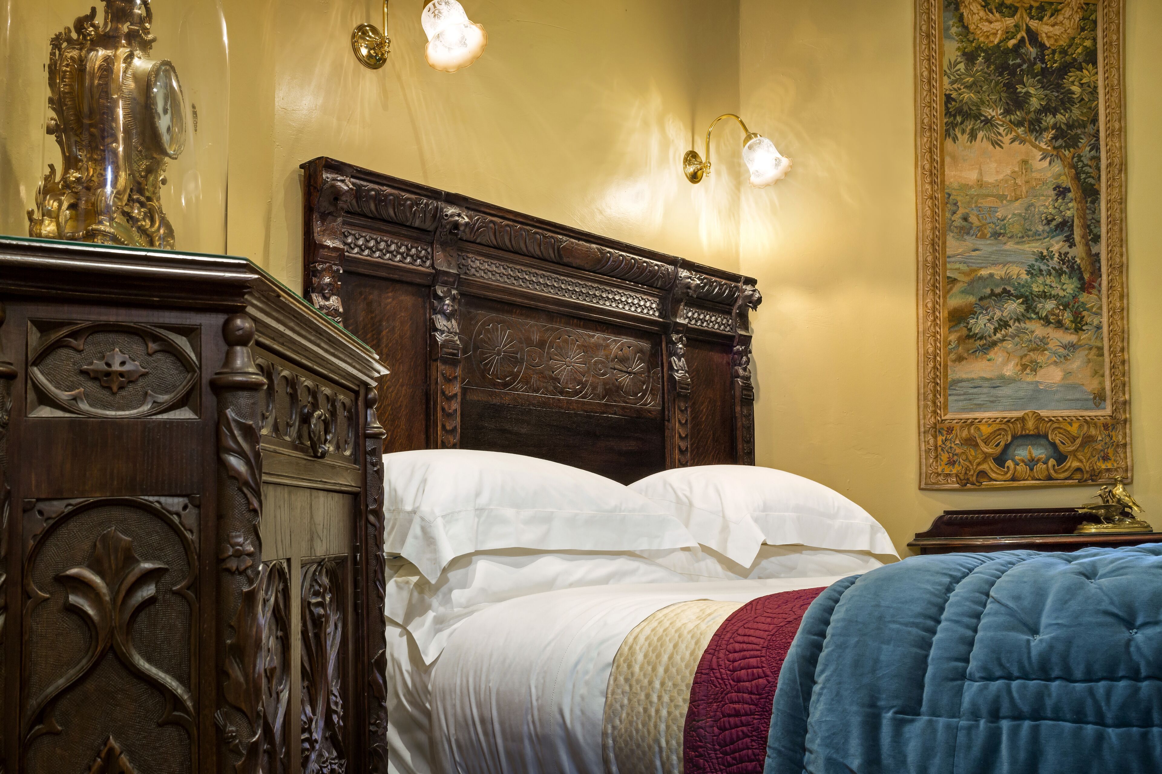 Castle Keep- Exceptionally Romantic  Escape for 2 with open log fire. — image 12