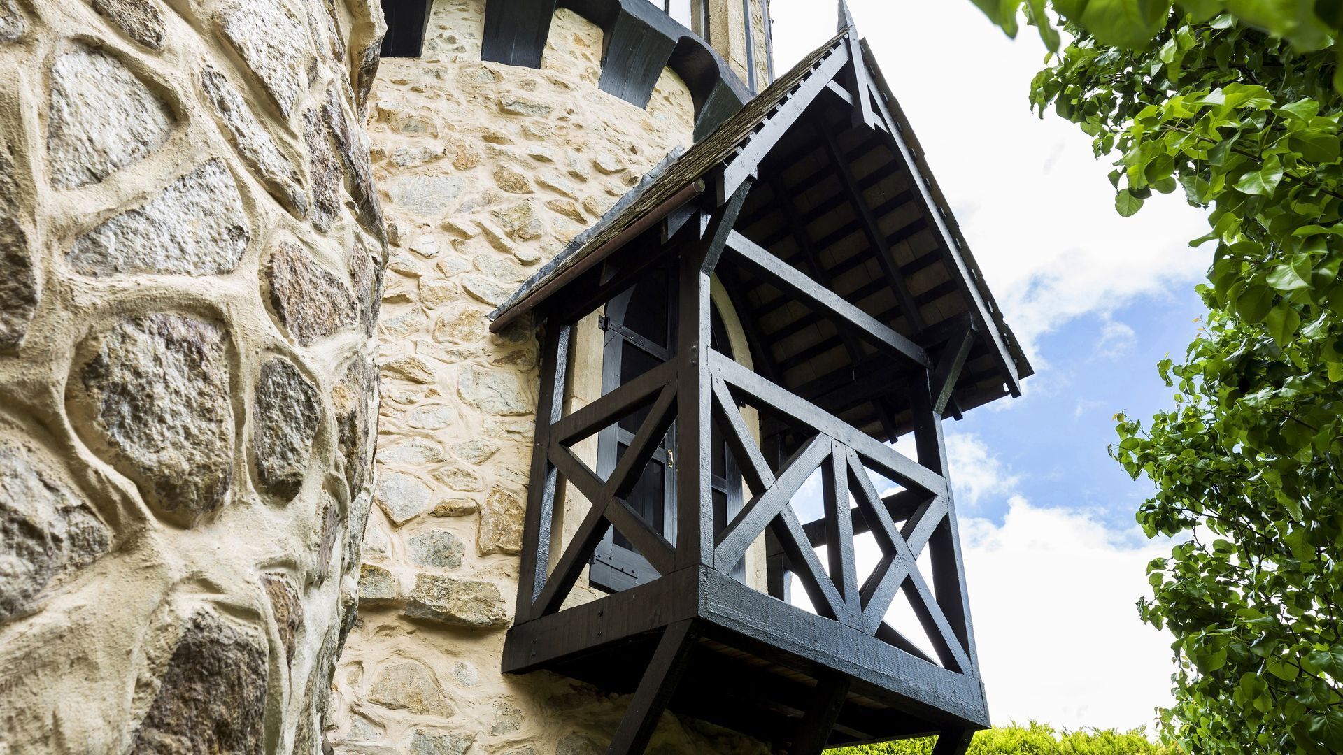 Castle Keep- Exceptionally Romantic  Escape for 2 with open log fire. — image 17