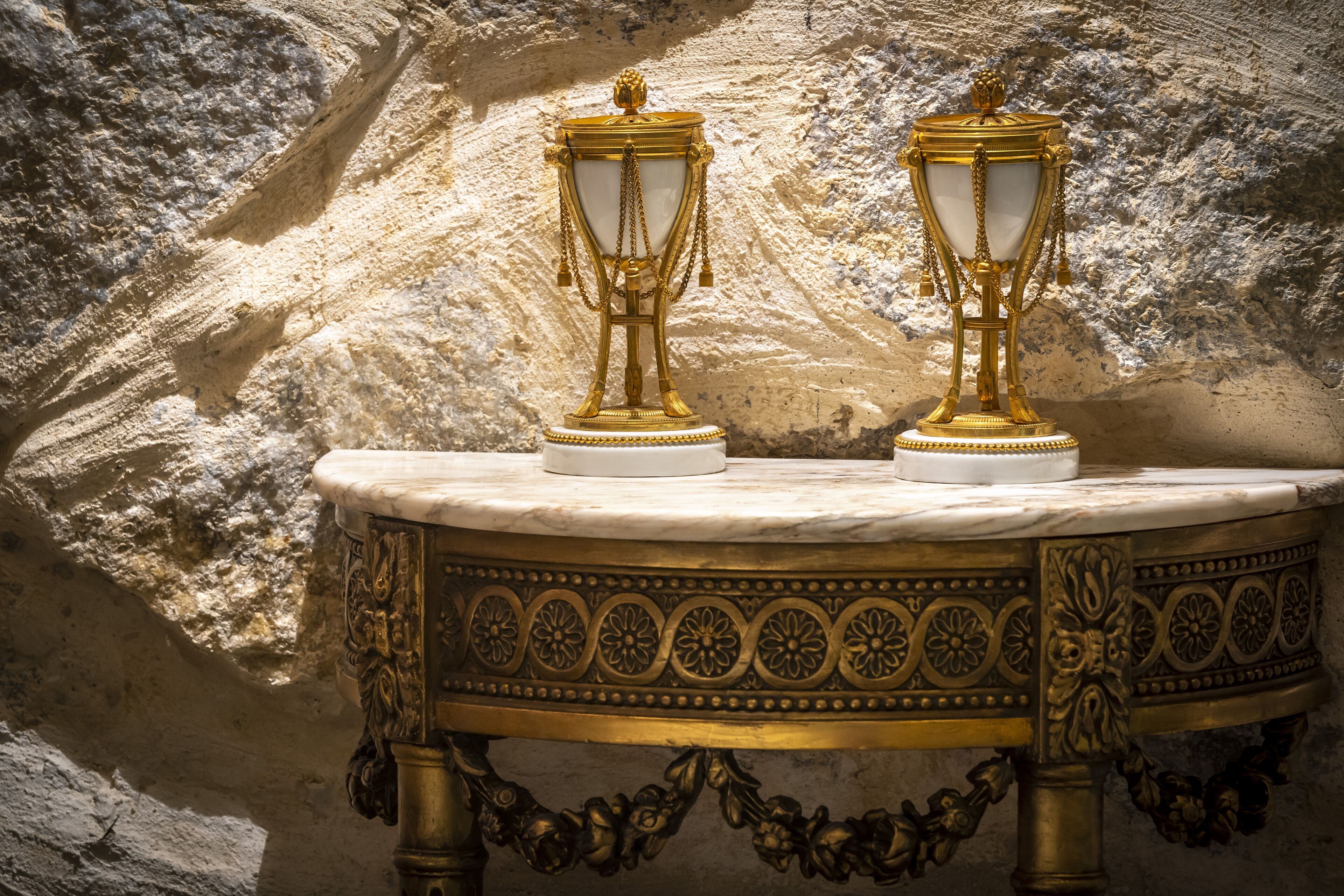 Castle Keep- Exceptionally Romantic  Escape for 2 with open log fire. — image 28