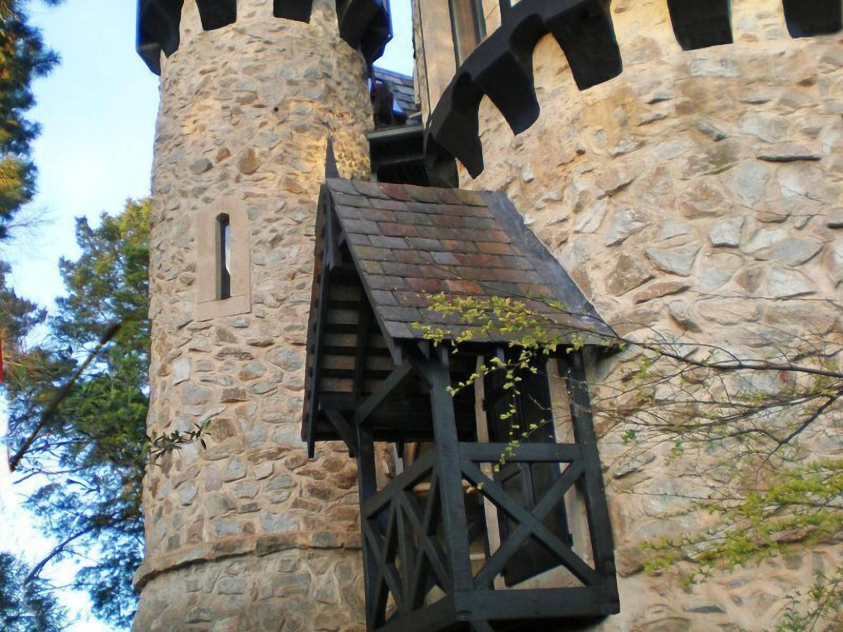 Castle Keep- Exceptionally Romantic  Escape for 2 with open log fire. — image 16