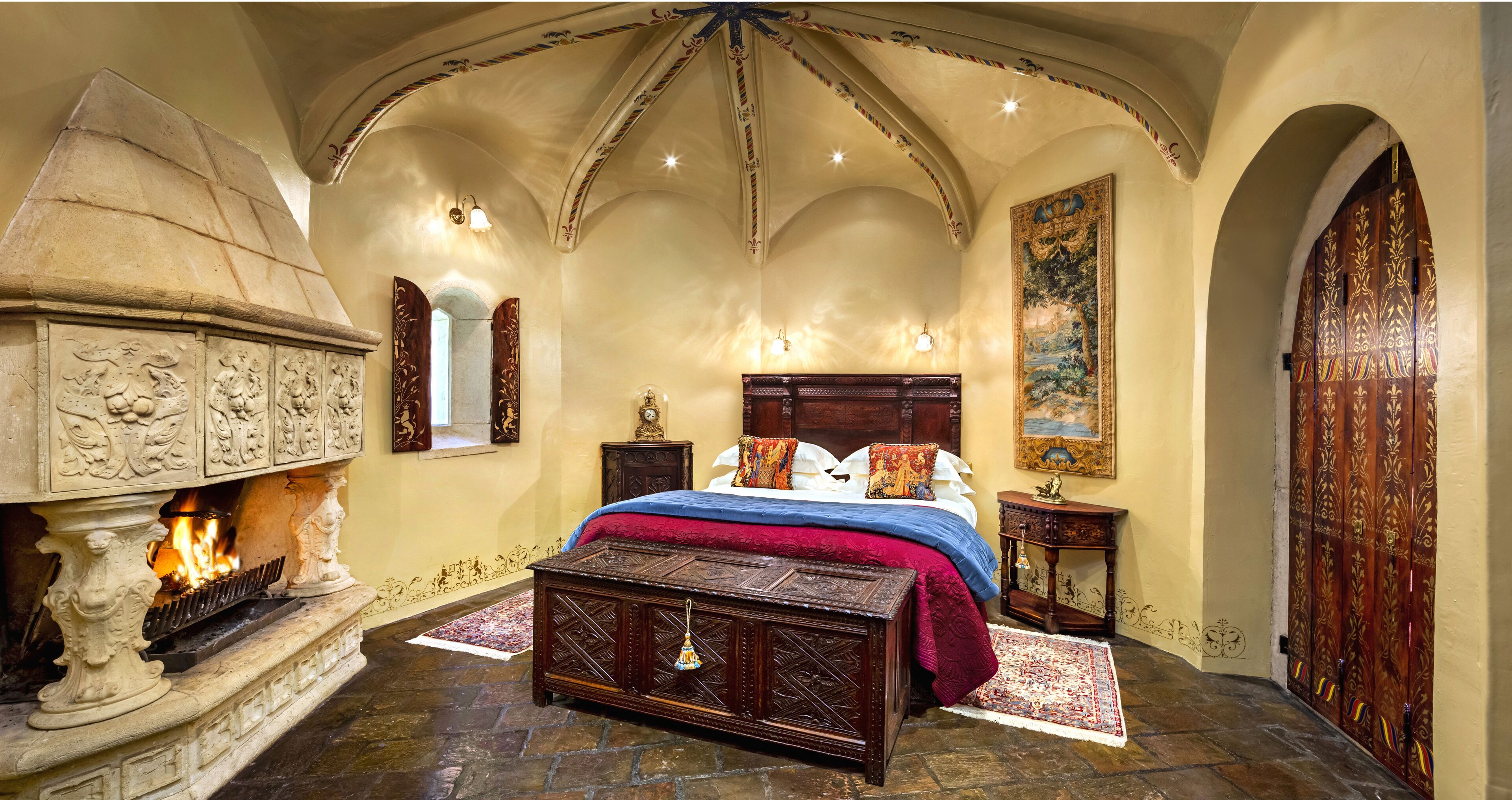 Castle Keep- Exceptionally Romantic  Escape for 2 with open log fire.