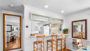 Unclassified image, 5 of 31, button - The Cottage on Balboa Island (Newport Beach)