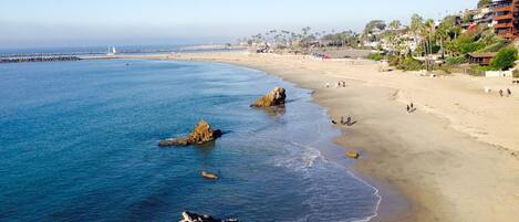 Beach nearby, sun loungers, beach towels