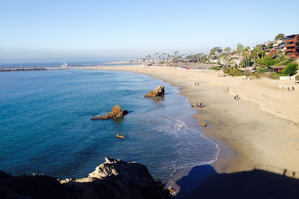 Beach nearby, sun loungers, beach towels