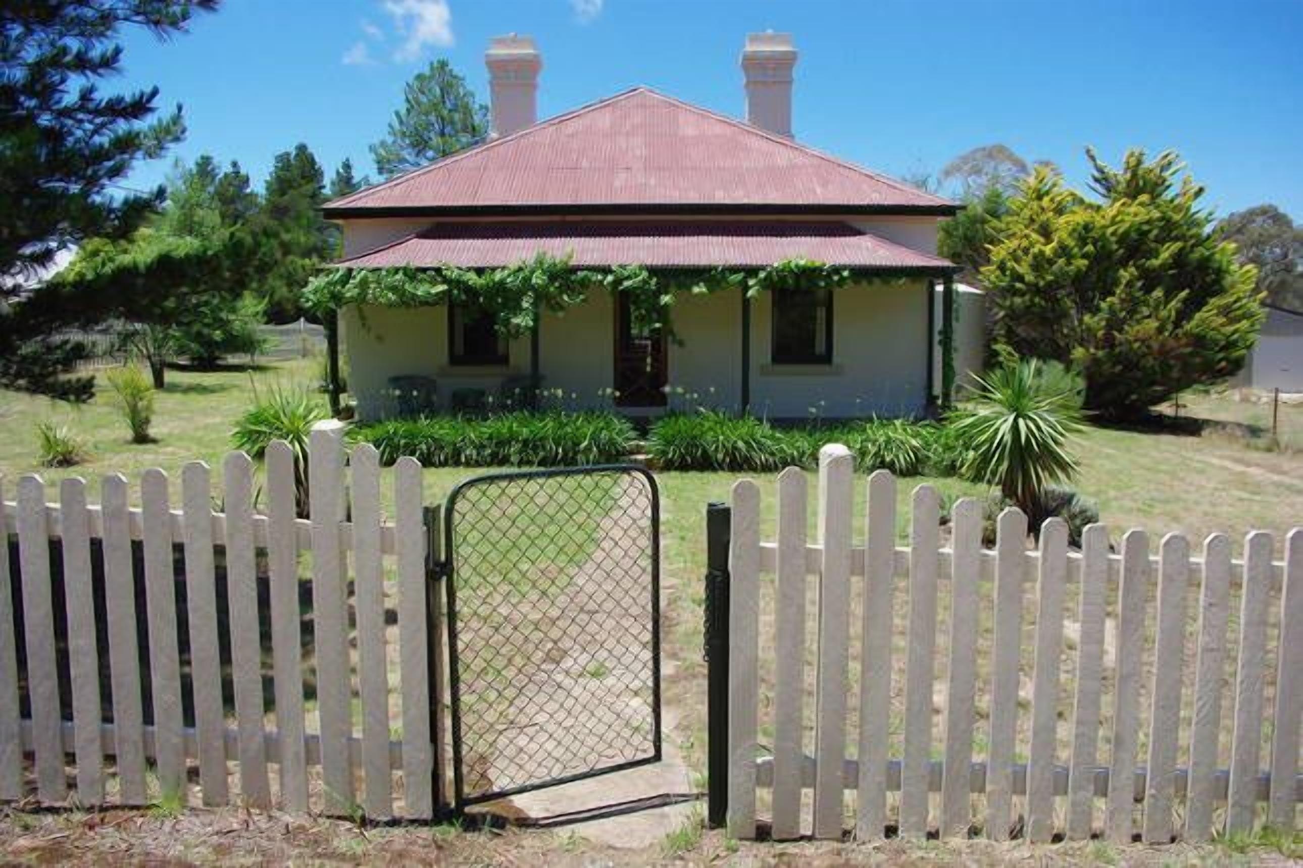 Heritage dream cottage in the mountains. Birdwatcher's paradise.