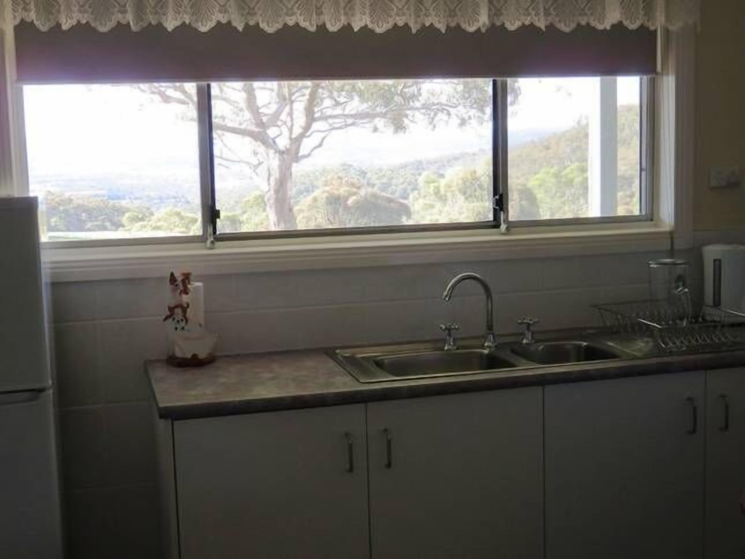 'The Hut' a Rural Getaway With Views to Die For.