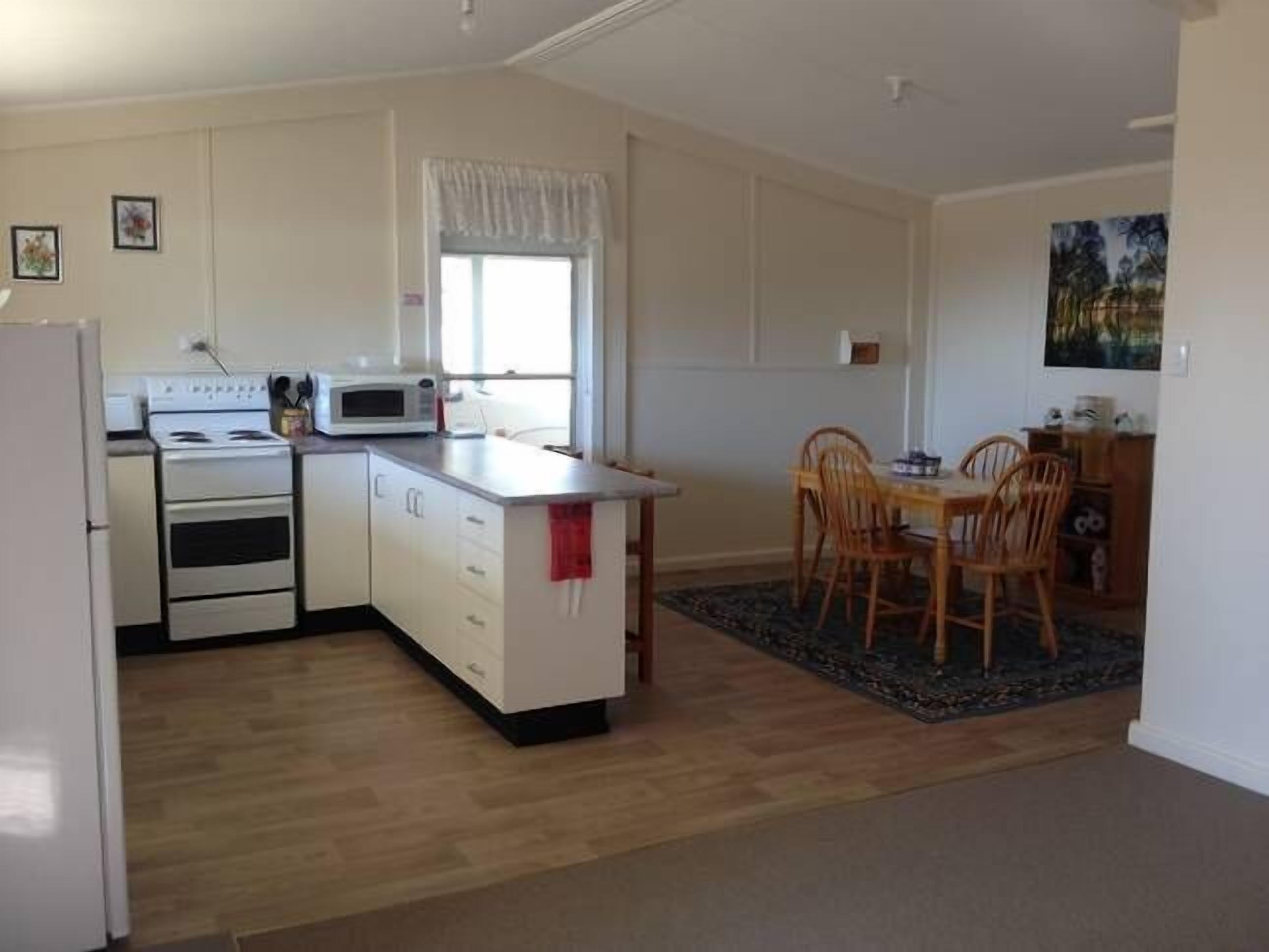 'The Hut' a Rural Getaway With Views to Die For.