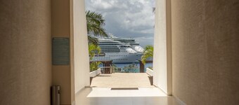 Ocean View 4,3 or2 Bedroom Luxury Condo at Palmar<Rates here are for all 4 bdrms