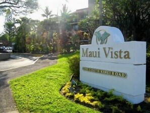 «Maui Vista» -niminen paikka, jonka opaste sijaitsee «South Kihei Road» -tiellä.