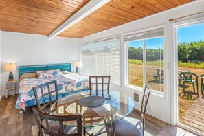 2 bedrooms, bed sheets - Come for the Surf & Stay at Sandy Days Condo (Ocean Shores)