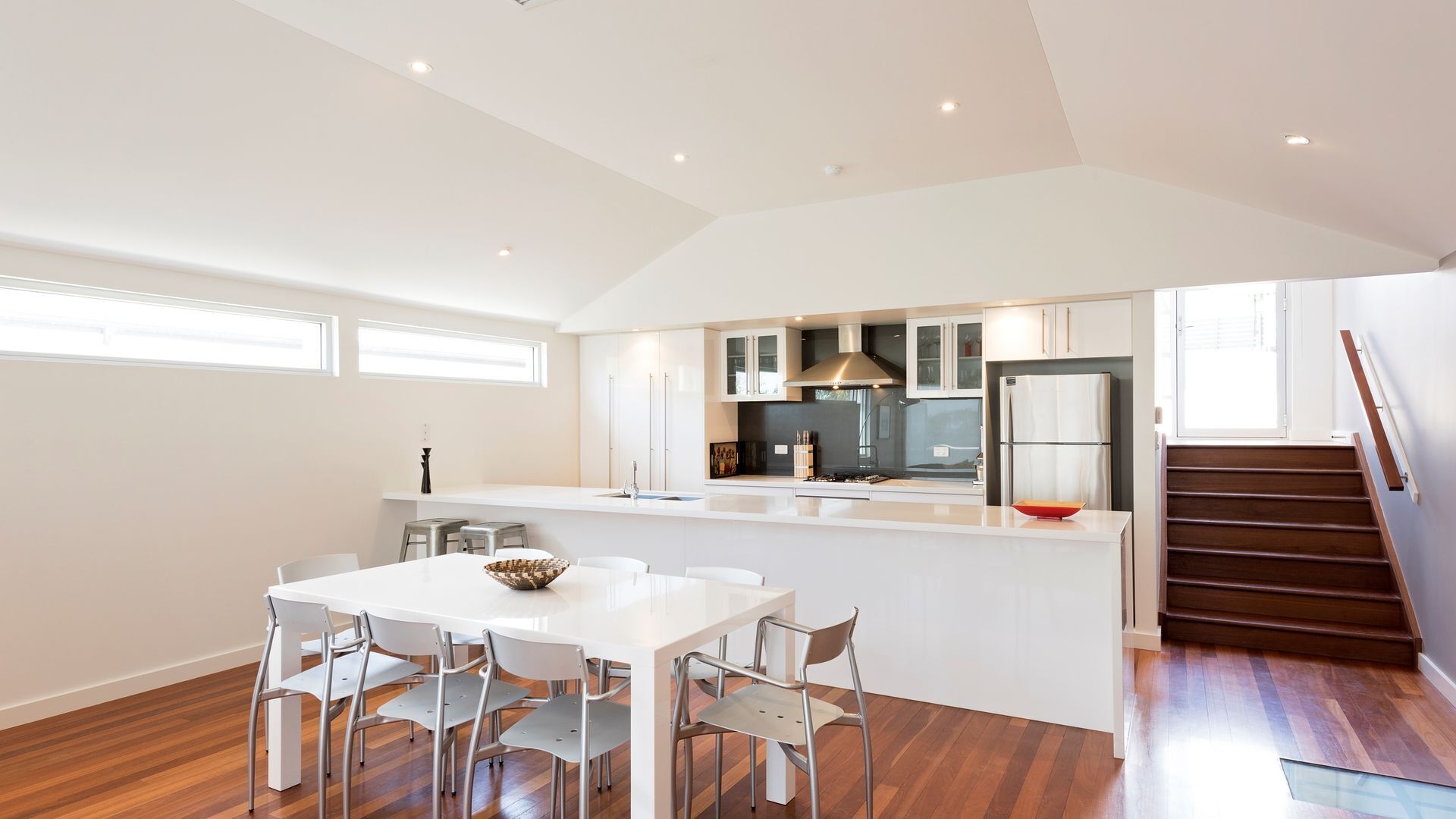 Stunning Seaside Retreat — image 10