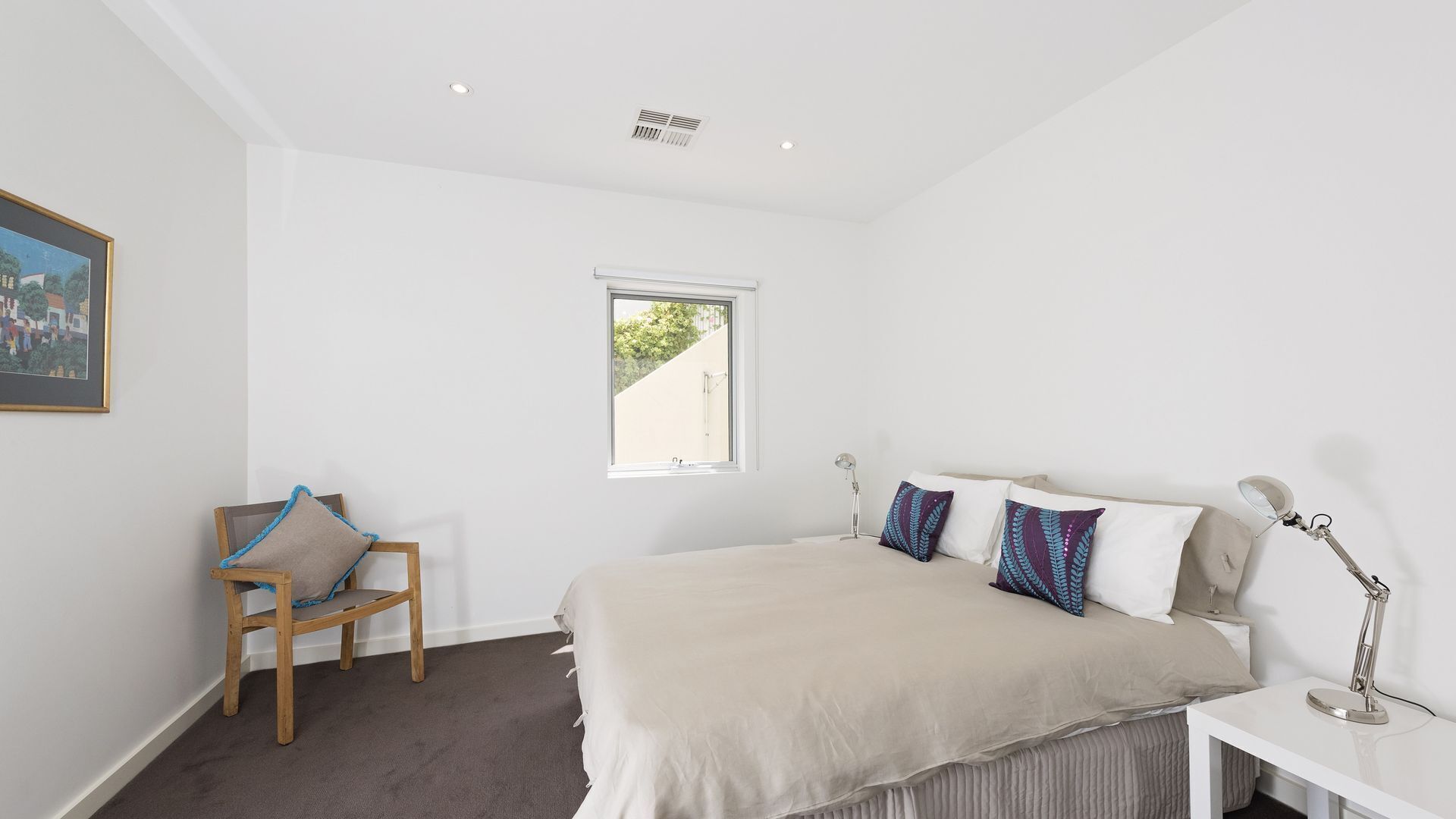 Stunning Seaside Retreat — image 7