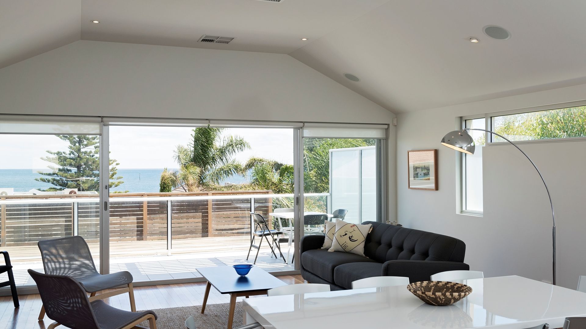 Stunning Seaside Retreat — image 14