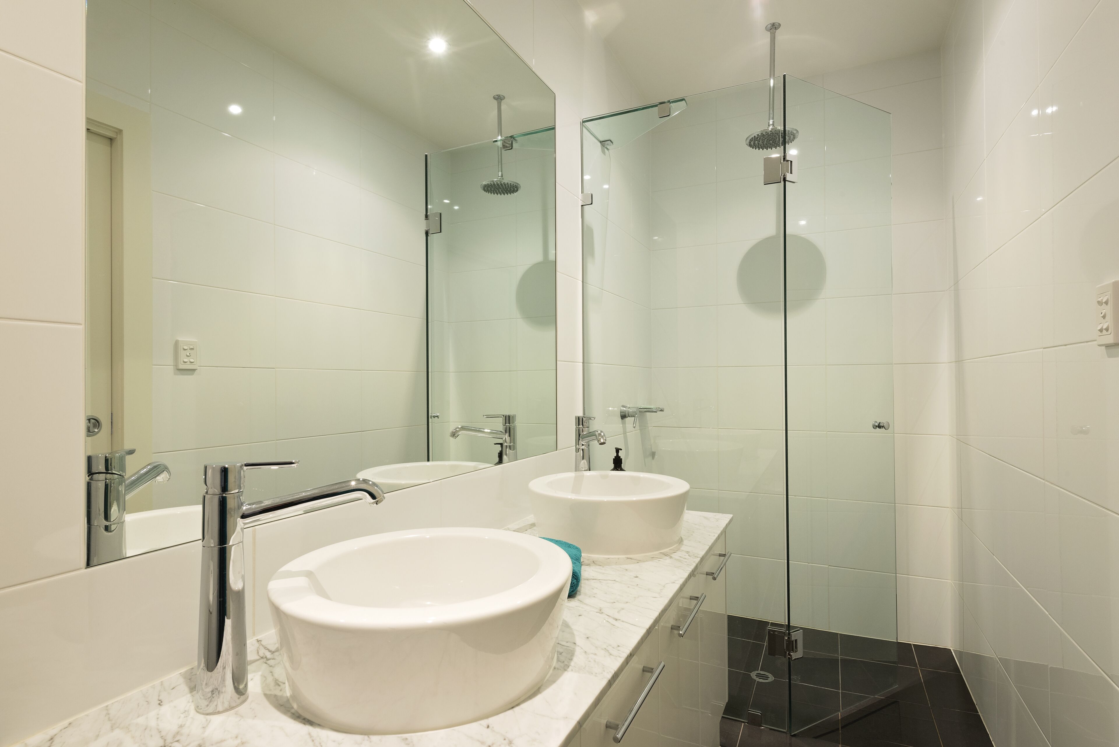 Stunning Seaside Retreat — image 5