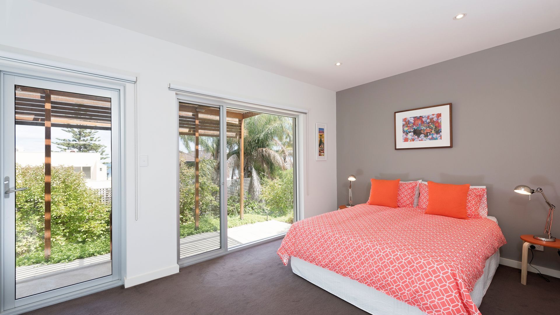 Stunning Seaside Retreat — image 4