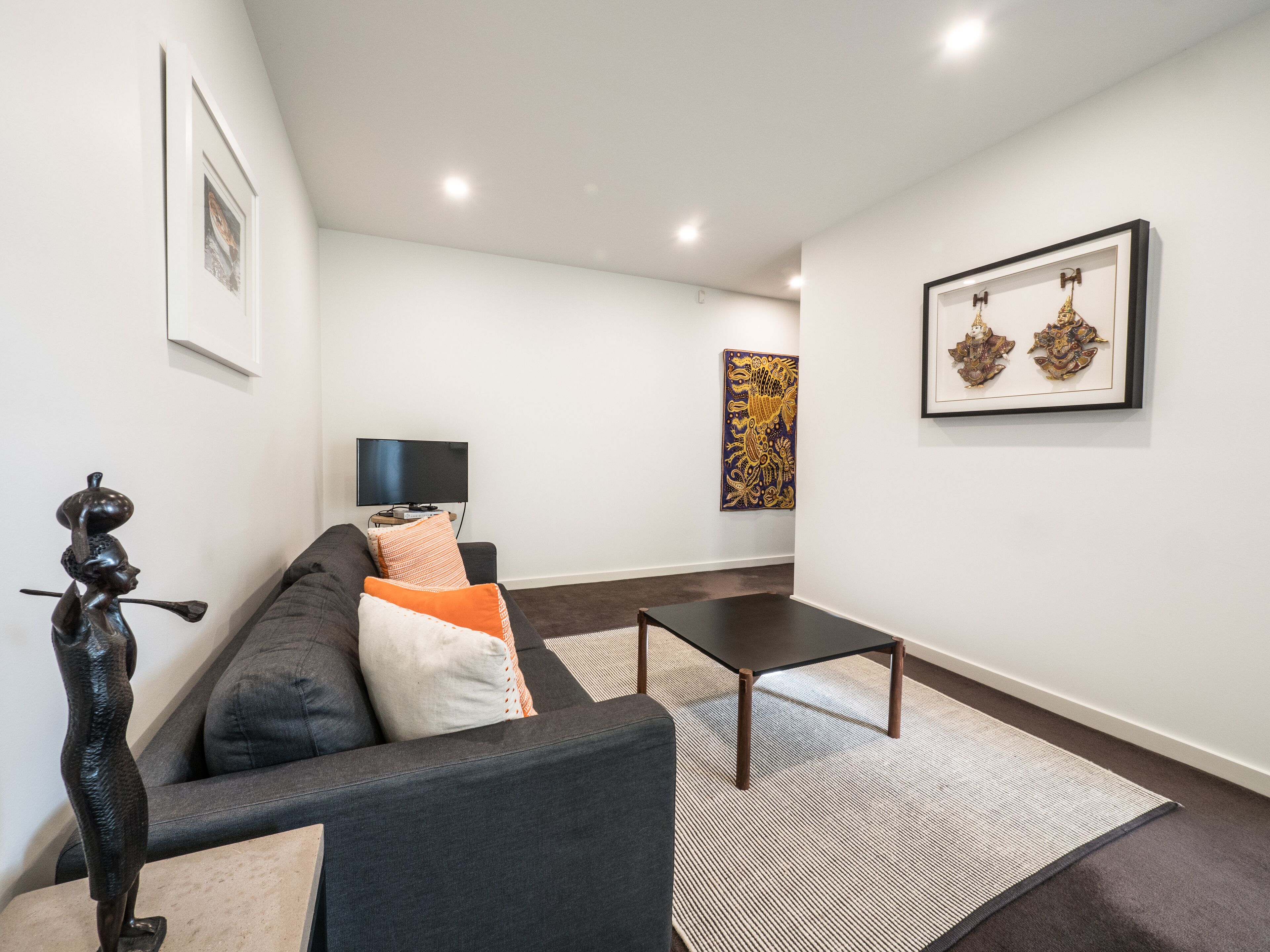 Stunning Seaside Retreat — image 9