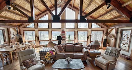 Spectacular Spirit Dancer 4 bedrooms, 1 den w/bed, Luxurious on 60 private acres