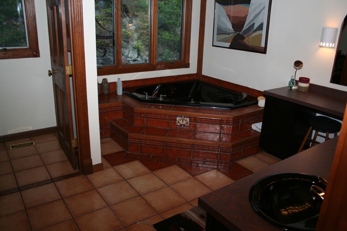 Spectacular Spirit Dancer 4 bedrooms, 1 den w/bed, Luxurious on 60 private acres