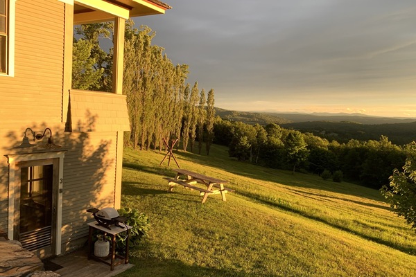 Private entry and grill. A picnic table overlooking the Greens.