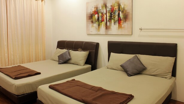 Two single beds with headboards, a large abstract painting on the wall, and a window with curtains. - Homey 55 Cottage (Kuching)