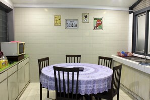 Dining - Homey 55 Cottage (Kuching)