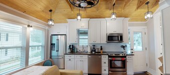 💲Renovated Romantic Guesthouse💲 Historic Downtown Easy 2 Block Stroll - Beach only 3 Miles!