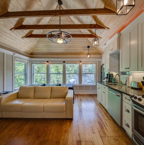 💲Renovated Romantic Guesthouse💲 Historic Downtown Easy 2 Block Stroll - Beach only 3 Miles!