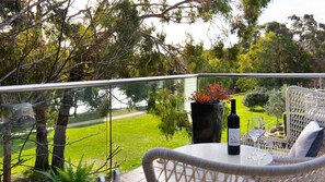 Outdoor dining - Lake Como Villa- Lake Daylesford on your doorstep (Daylesford)