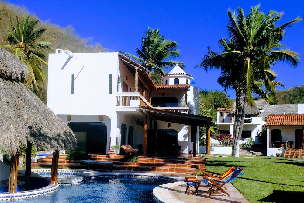 Oceanfront Villa with pool