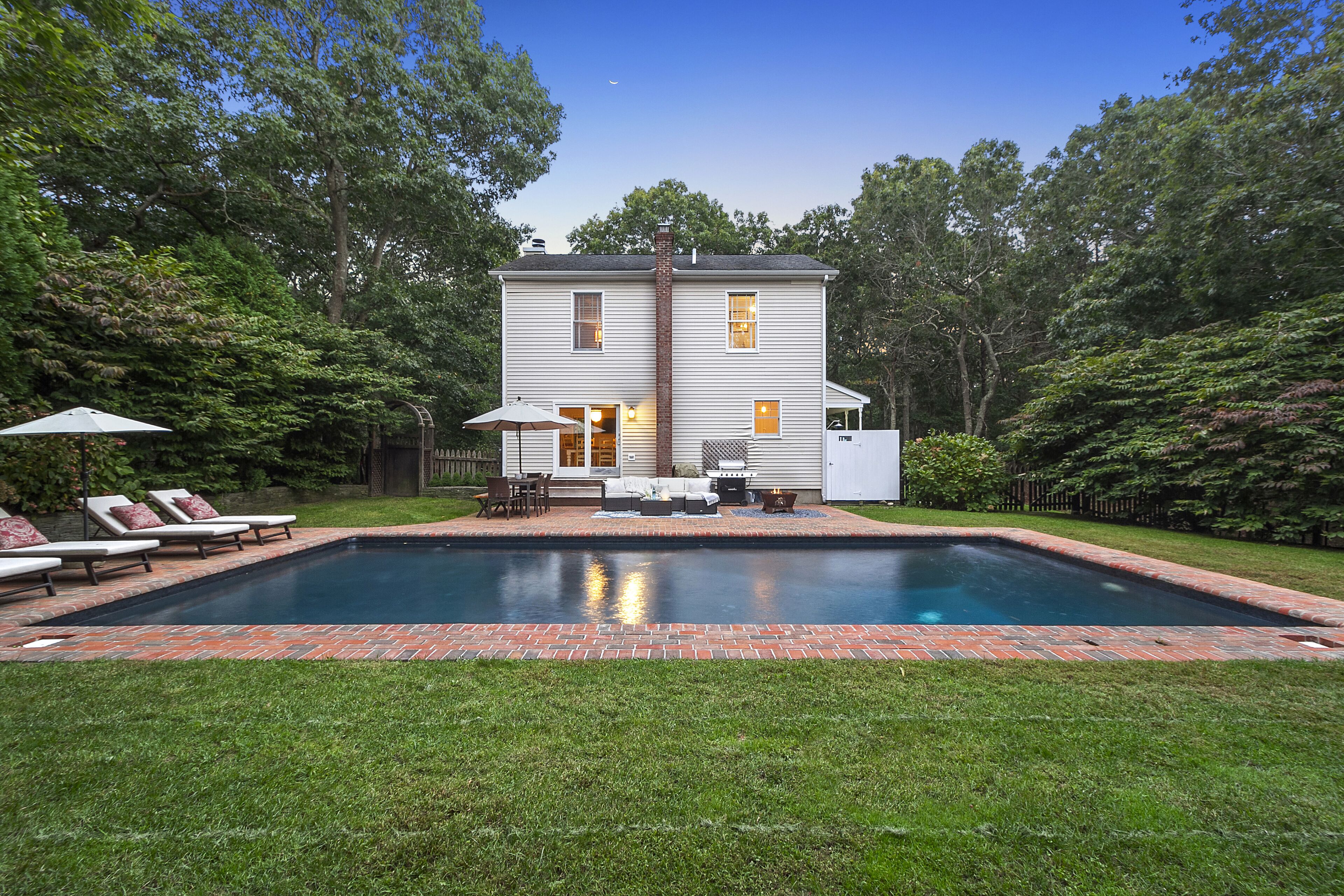 Stylish Home, Heated Pool, Pet Friendly, Peloton, and  11/2 to EH Village