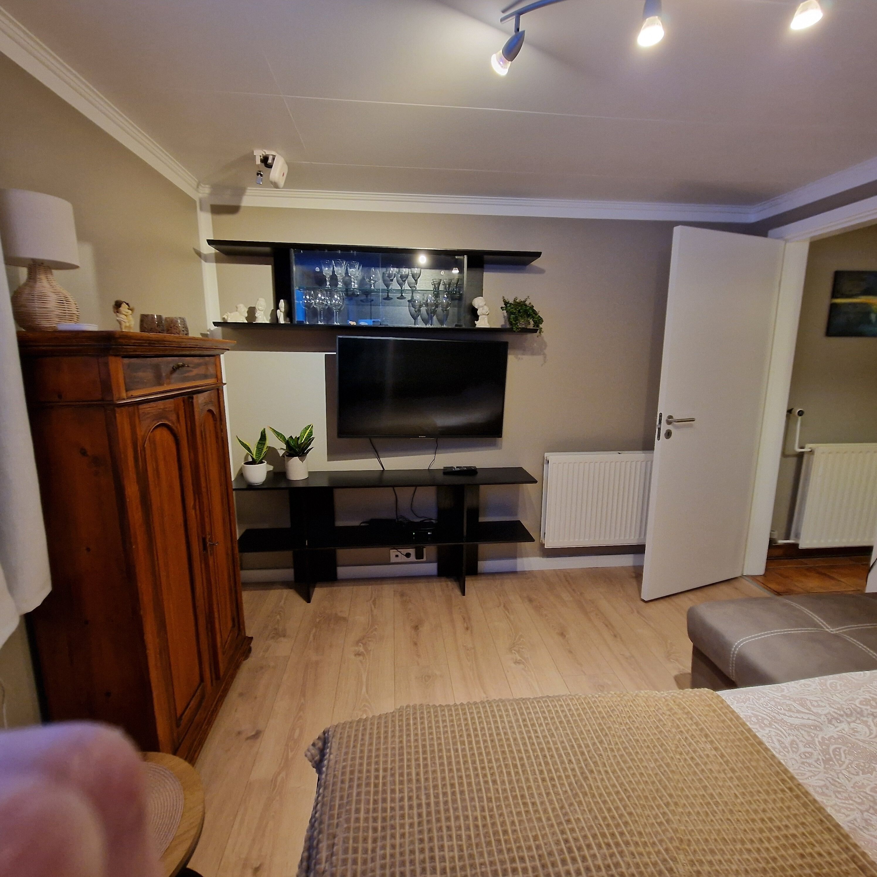 1 bedroom, desk, soundproofing, travel crib