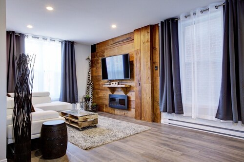 Modern Townhouse with Rooftop Deck close to Downtown